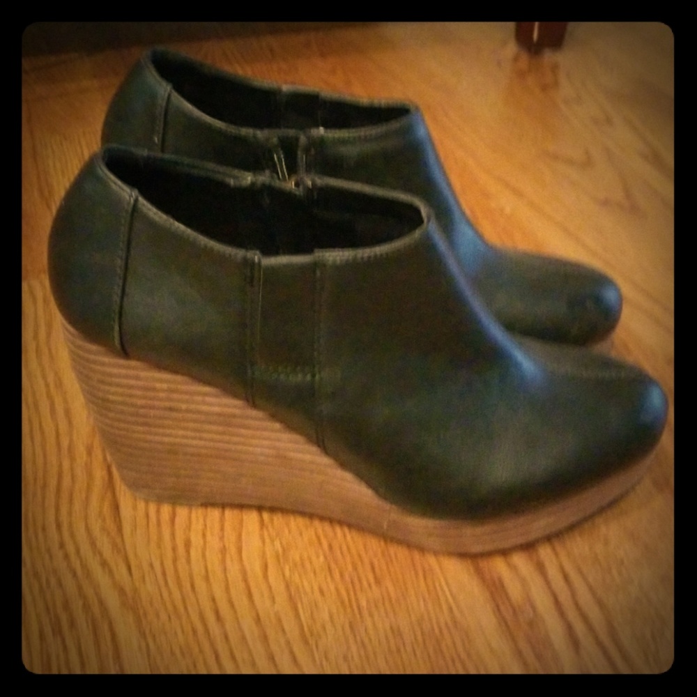 Dr. Scholl's Black Wedge Bootie